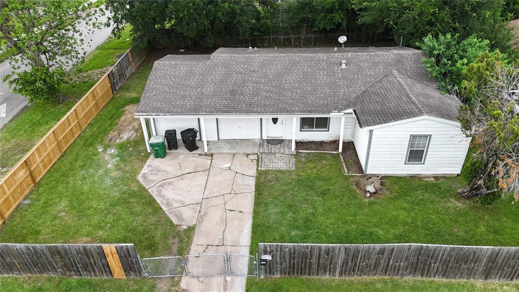 5103 Willow Glen Drive, Houston, TX 77033