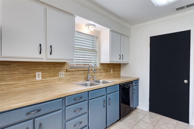 8600 Brookridge Drive, North Richland Hills, TX 76182