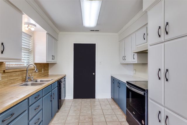 8600 Brookridge Drive, North Richland Hills, TX 76182