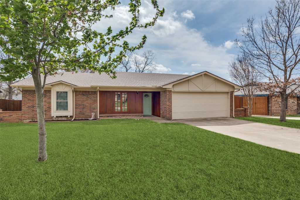 8600 Brookridge Drive, North Richland Hills, TX 76182