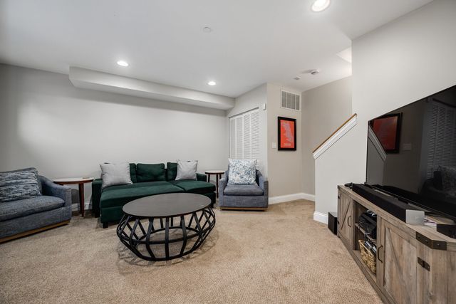 1742 N Bissell Street, Chicago, IL 60614