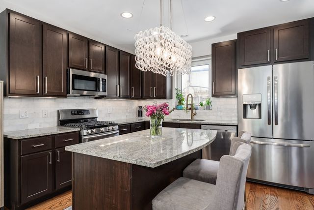 1742 N Bissell Street, Chicago, IL 60614