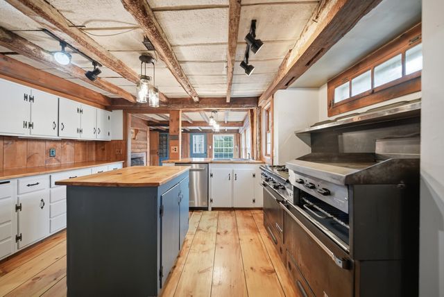 1 Cross Road, Francestown, NH 03043