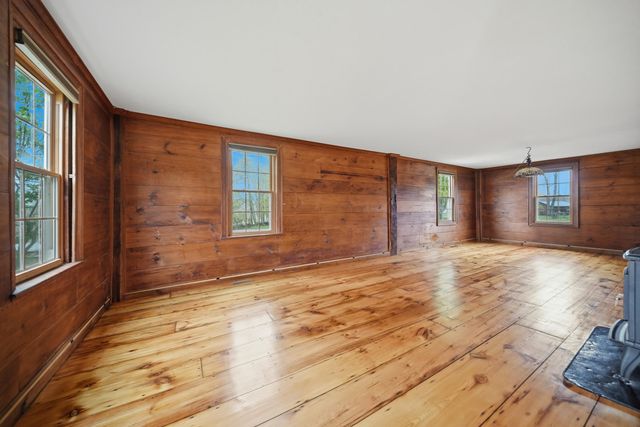 1 Cross Road, Francestown, NH 03043