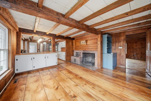 1 Cross Road, Francestown, NH 03043