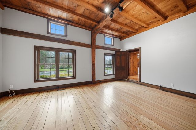 1 Cross Road, Francestown, NH 03043