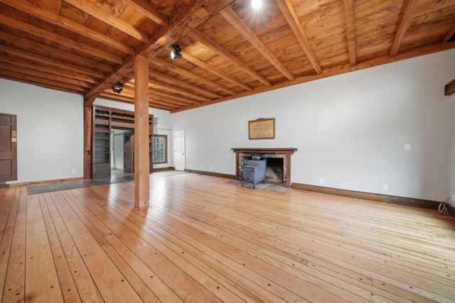 1 Cross Road, Francestown, NH 03043