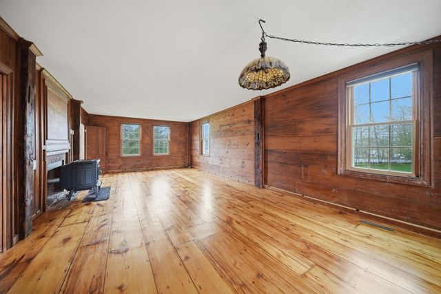 1 Cross Road, Francestown, NH 03043