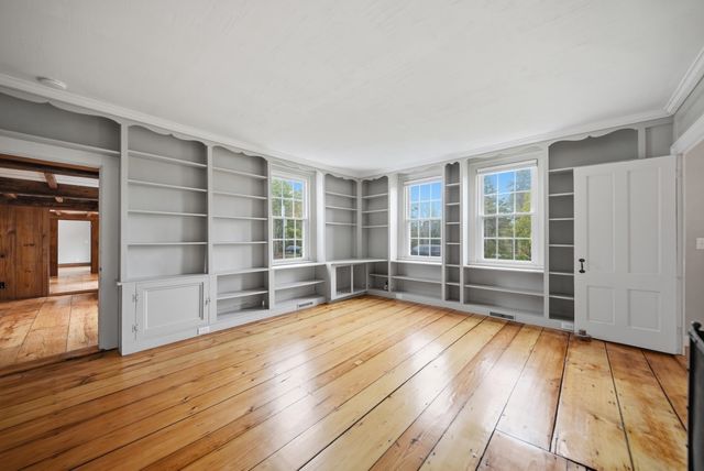 1 Cross Road, Francestown, NH 03043
