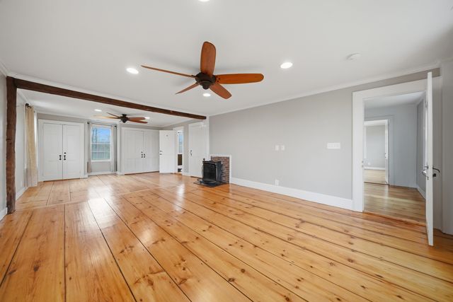 1 Cross Road, Francestown, NH 03043