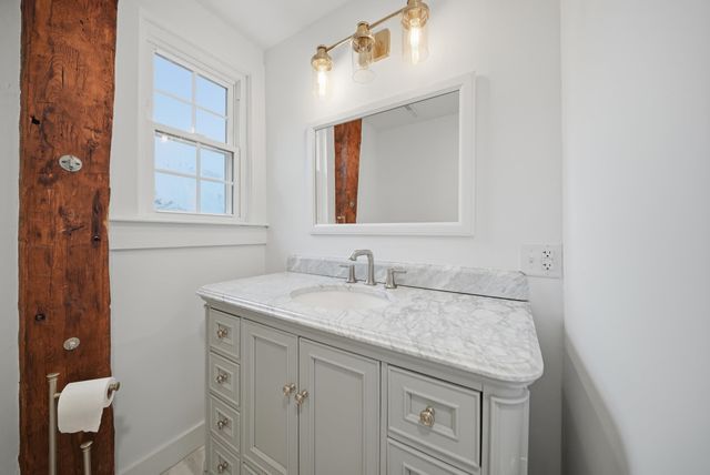 1 Cross Road, Francestown, NH 03043