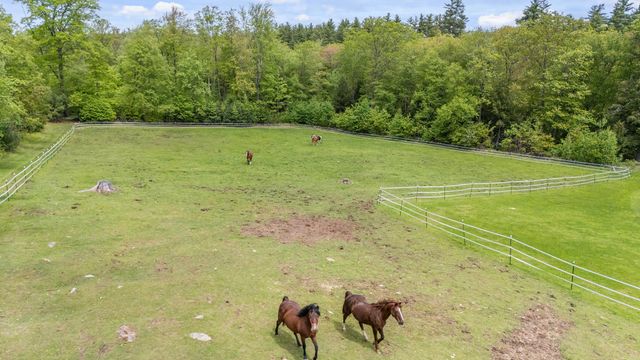 1 Cross Road, Francestown, NH 03043