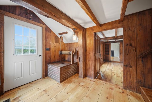 1 Cross Road, Francestown, NH 03043