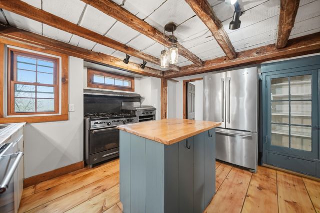 1 Cross Road, Francestown, NH 03043