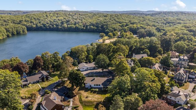 4 Arlington Ter, Haverhill, MA 01830