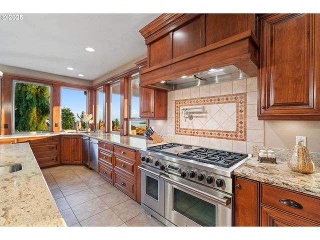 4961 GREEN MOUNTAIN Rd, Kalama, WA 98625