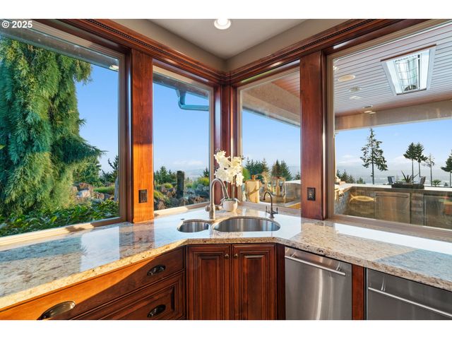 4961 GREEN MOUNTAIN Rd, Kalama, WA 98625
