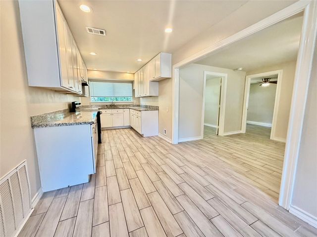 920 Vivian Ave, Pasadena, TX 77506