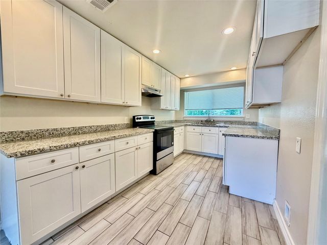 920 Vivian Ave, Pasadena, TX 77506