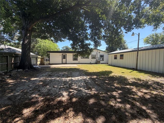920 Vivian Ave, Pasadena, TX 77506