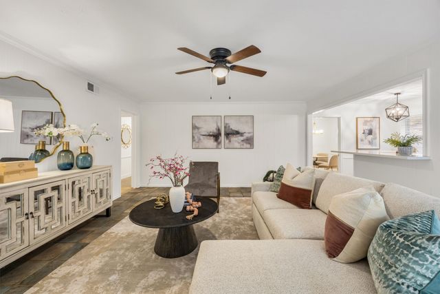 10215 Vinemont Street, Dallas, TX 75218