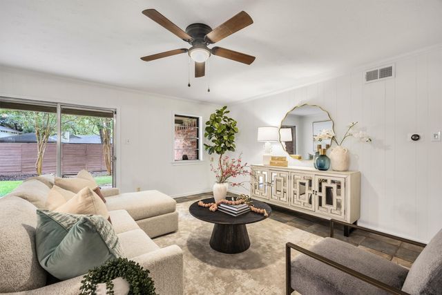10215 Vinemont Street, Dallas, TX 75218