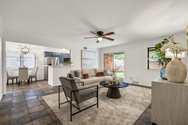 10215 Vinemont Street, Dallas, TX 75218