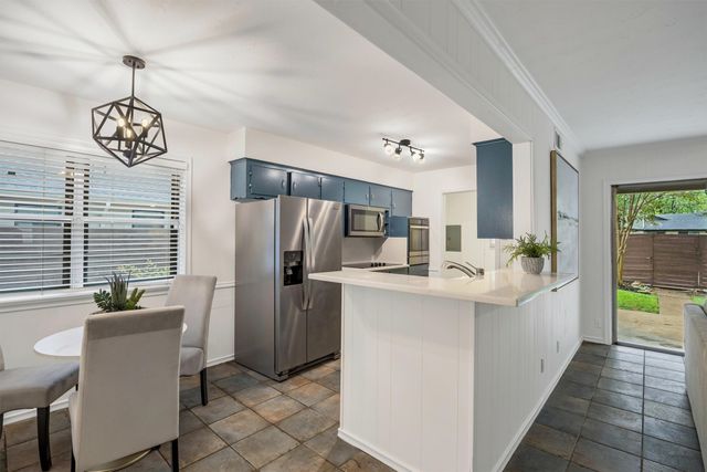 10215 Vinemont Street, Dallas, TX 75218