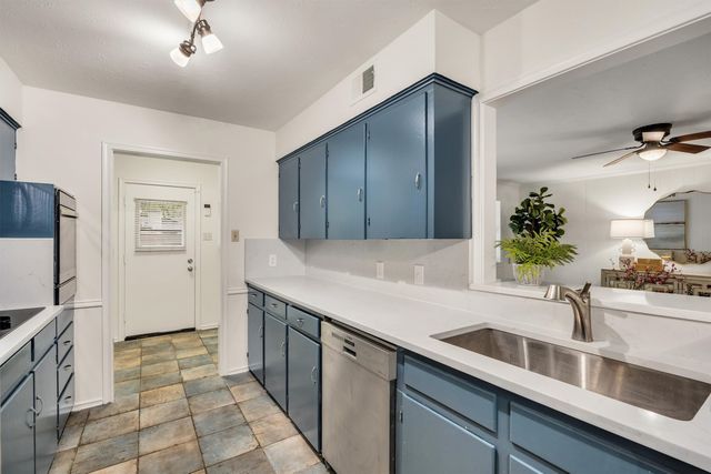 10215 Vinemont Street, Dallas, TX 75218