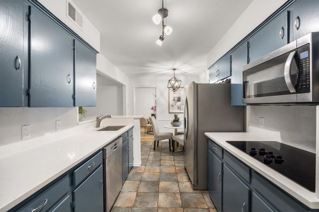 10215 Vinemont Street, Dallas, TX 75218