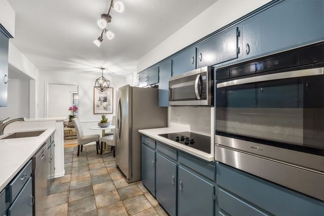 10215 Vinemont Street, Dallas, TX 75218