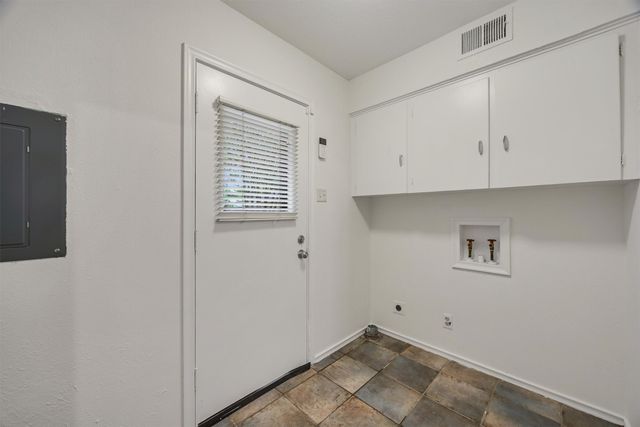 10215 Vinemont Street, Dallas, TX 75218