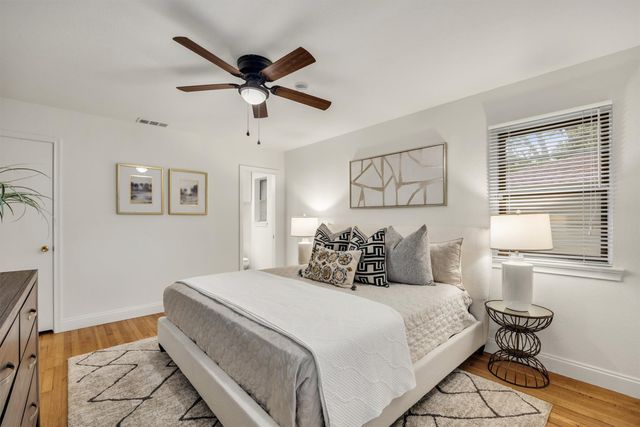 10215 Vinemont Street, Dallas, TX 75218