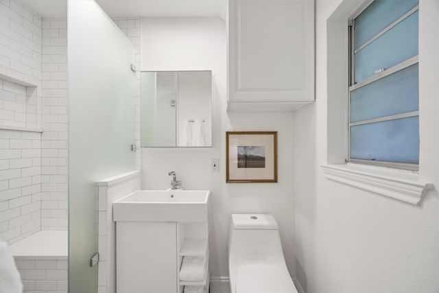 10215 Vinemont Street, Dallas, TX 75218