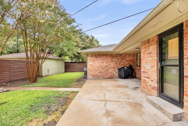 10215 Vinemont Street, Dallas, TX 75218