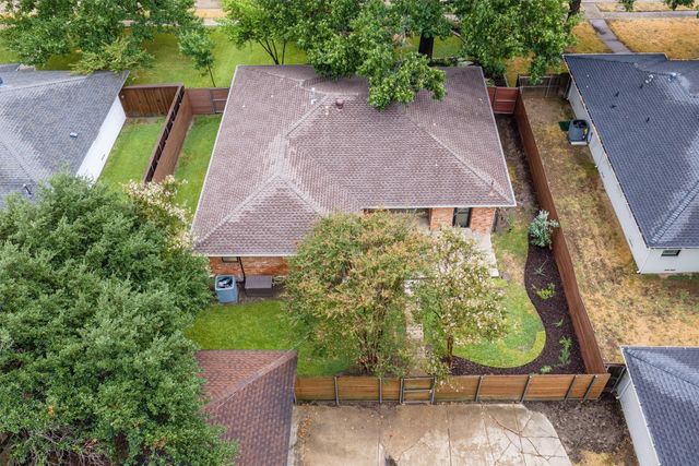 10215 Vinemont Street, Dallas, TX 75218