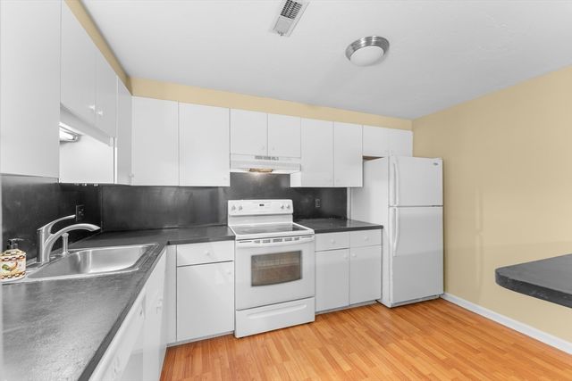 356 Neponset St D, Canton, MA 02021