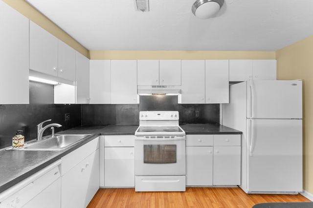 356 Neponset St D, Canton, MA 02021