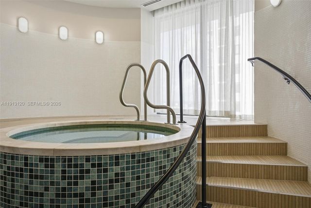 11 NE 6th St 1906, Miami, FL 33132