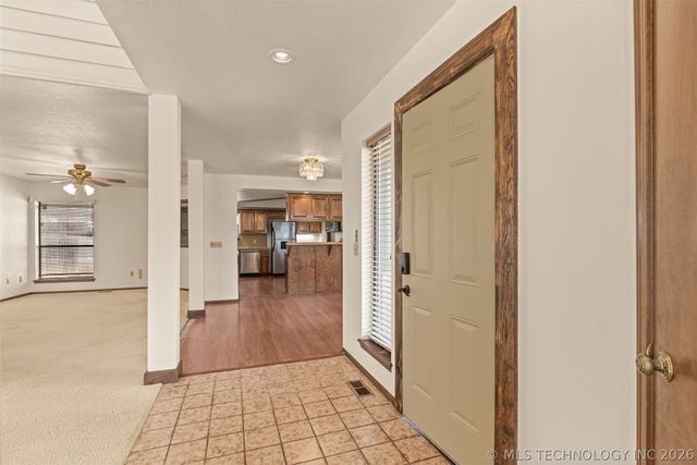 8718 S 72nd East Avenue, Tulsa, OK 74133