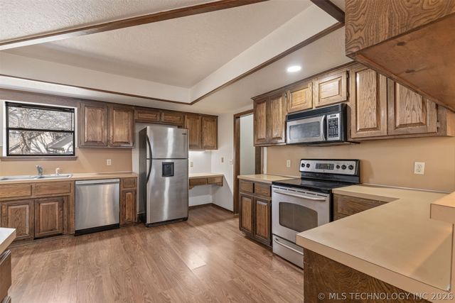 8718 S 72nd East Avenue, Tulsa, OK 74133