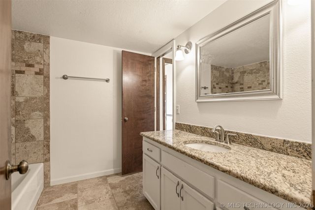 8718 S 72nd East Avenue, Tulsa, OK 74133