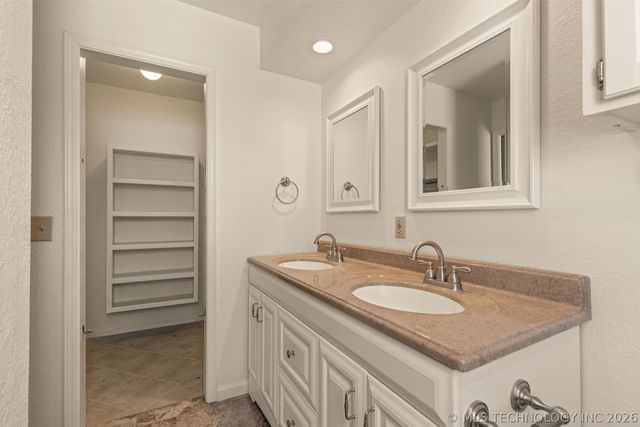 8718 S 72nd East Avenue, Tulsa, OK 74133