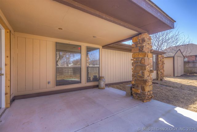 8718 S 72nd East Avenue, Tulsa, OK 74133