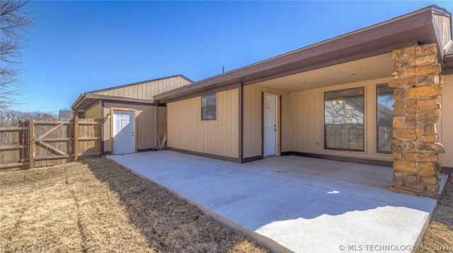 8718 S 72nd East Avenue, Tulsa, OK 74133