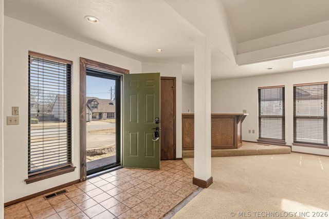 8718 S 72nd East Avenue, Tulsa, OK 74133