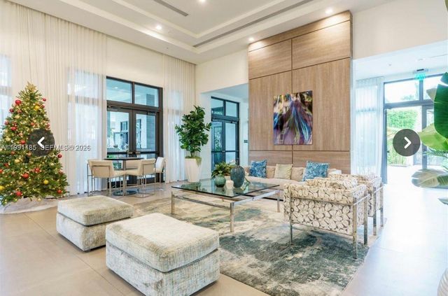 4675 NW 83rd Pkwy, Doral, FL 33166