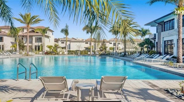 4675 NW 83rd Pkwy, Doral, FL 33166