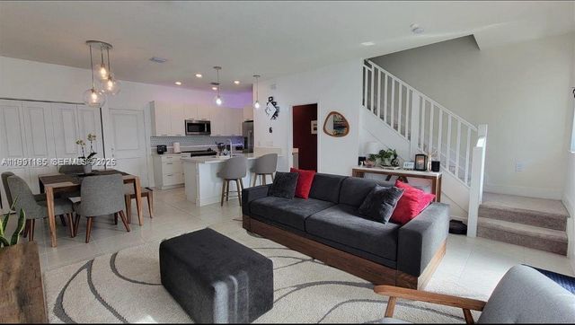 4675 NW 83rd Pkwy, Doral, FL 33166