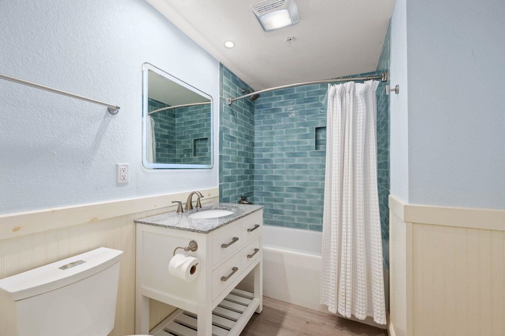 Image 23 of property listing at 815 S Virginia Dare Trail Unit 101, Kill Devil Hills, NC 27949